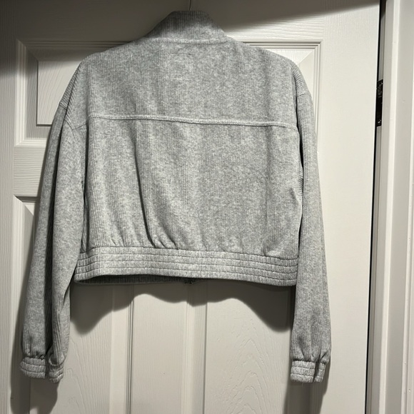Aerie Grey Ribbed Velour Cropped Jacket size Medium. - Picture 8 of 8